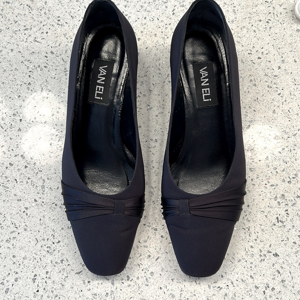 Van Eli Navy Blue Pumps Sz 10 M